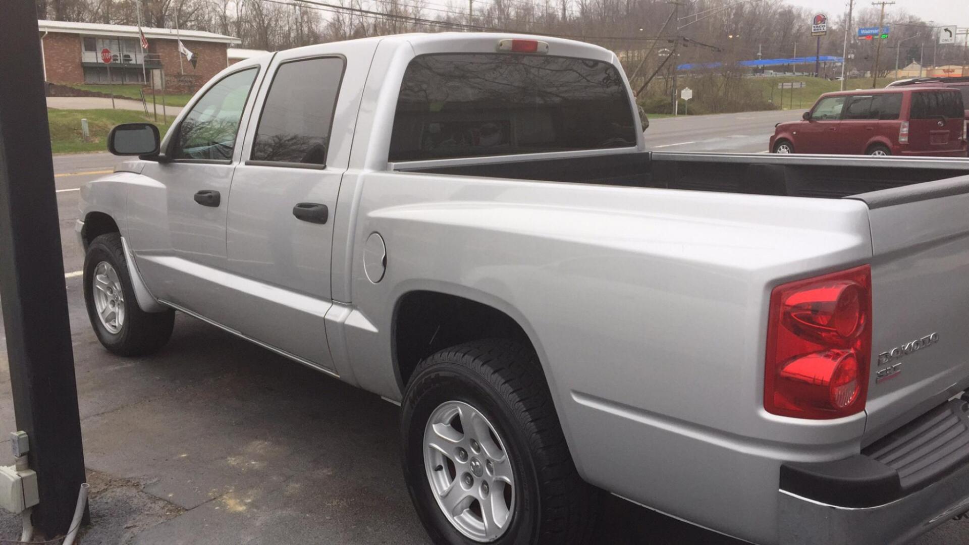 2006 SILVER DODGE DAKOTA QUAD SLT (1D7HW48K66S) with an 3.7L engine, Automatic transmission, located at 3338 US Rt. 60 East, Huntington, WV, 25705, (304) 733-9888, 38.411072, -82.379471 - Photo#3