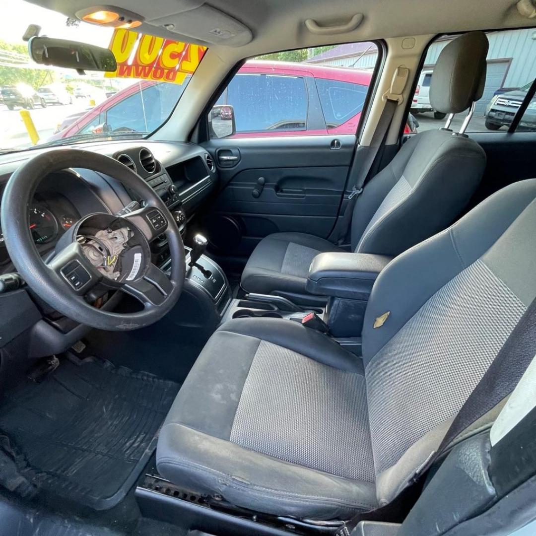 2012 WHITE JEEP PATRIOT SPORT (1C4NJPBA5CD) with an 2.0L engine, Continuously Variable transmission, located at 3338 US Rt. 60 East, Huntington, WV, 25705, (304) 733-9888, 38.411072, -82.379471 - Photo#5