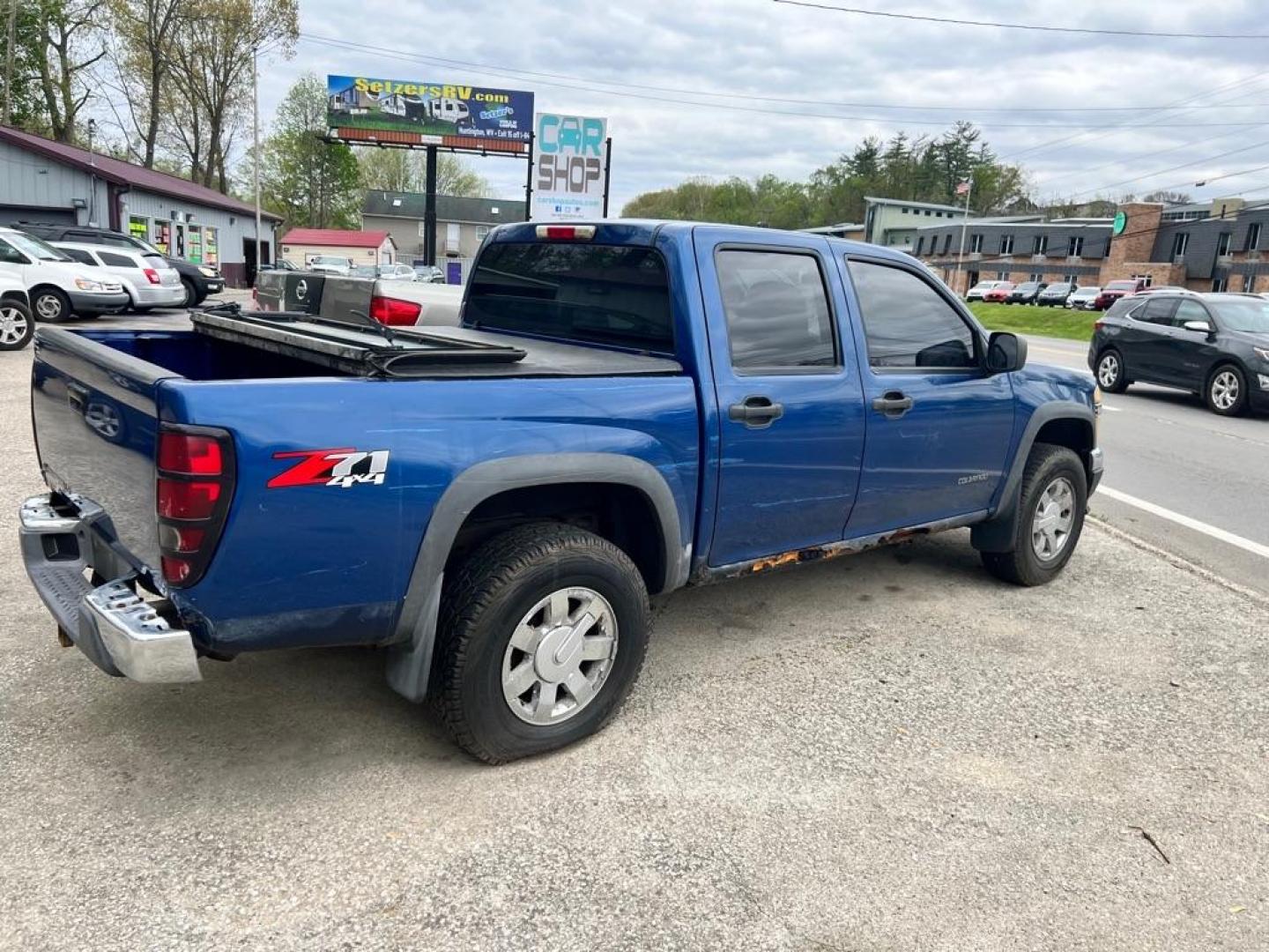 2005 BLUE CHEVROLET COLORADO Z71 (1GCDT136258) with an 3.5L engine, Automatic transmission, located at 3338 US Rt. 60 East, Huntington, WV, 25705, (304) 733-9888, 38.411072, -82.379471 - Photo#2