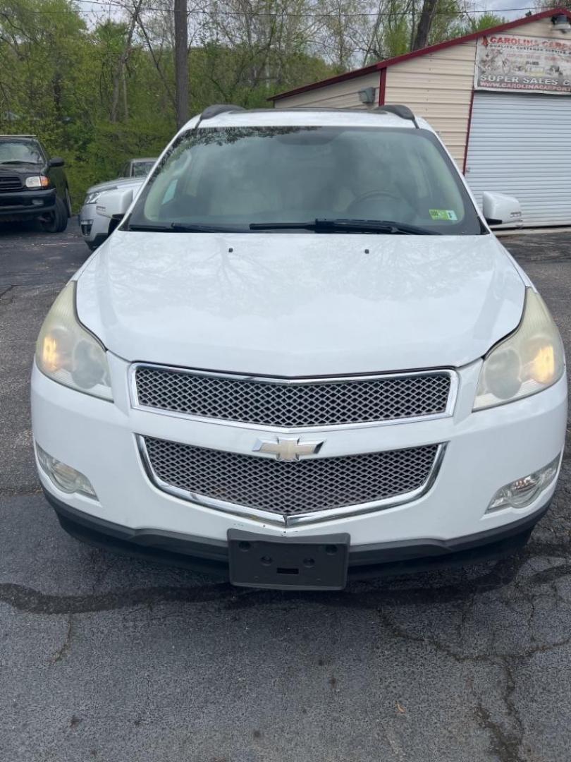 2009 WHITE CHEVROLET TRAVERSE LTZ (1GNEV33D29S) with an 3.6L engine, Automatic transmission, located at 3338 US Rt. 60 East, Huntington, WV, 25705, (304) 733-9888, 38.411072, -82.379471 - Photo#0