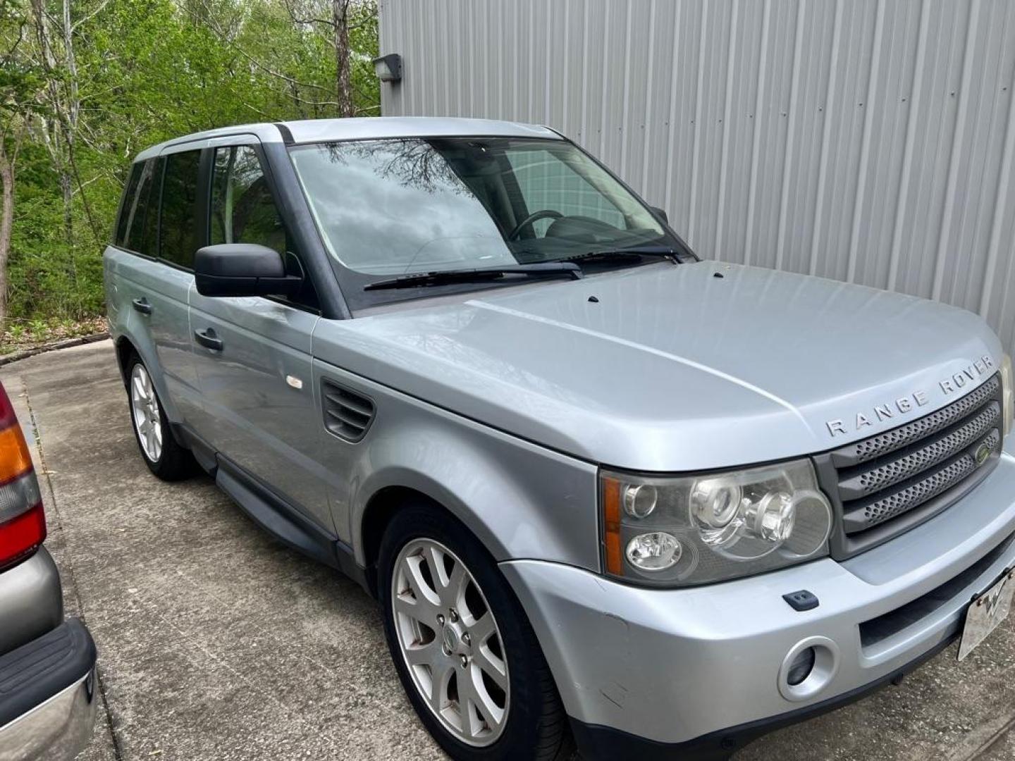 2009 SILVER LAND ROVER RANGE ROVER SPO HSE (SALSK25439A) with an 4.4L engine, Automatic transmission, located at 3338 US Rt. 60 East, Huntington, WV, 25705, (304) 733-9888, 38.411072, -82.379471 - Photo#0