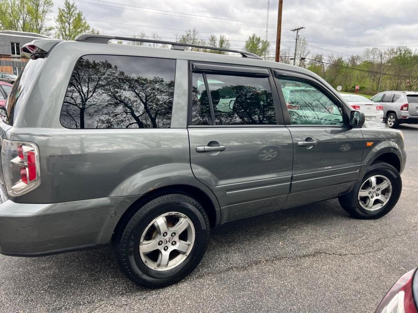 2007 GRAY HONDA PILOT EXL (5FNYF18747B) with an 3.5L engine, Automatic transmission, located at 3338 US Rt. 60 East, Huntington, WV, 25705, (304) 733-9888, 38.411072, -82.379471 - Photo#0