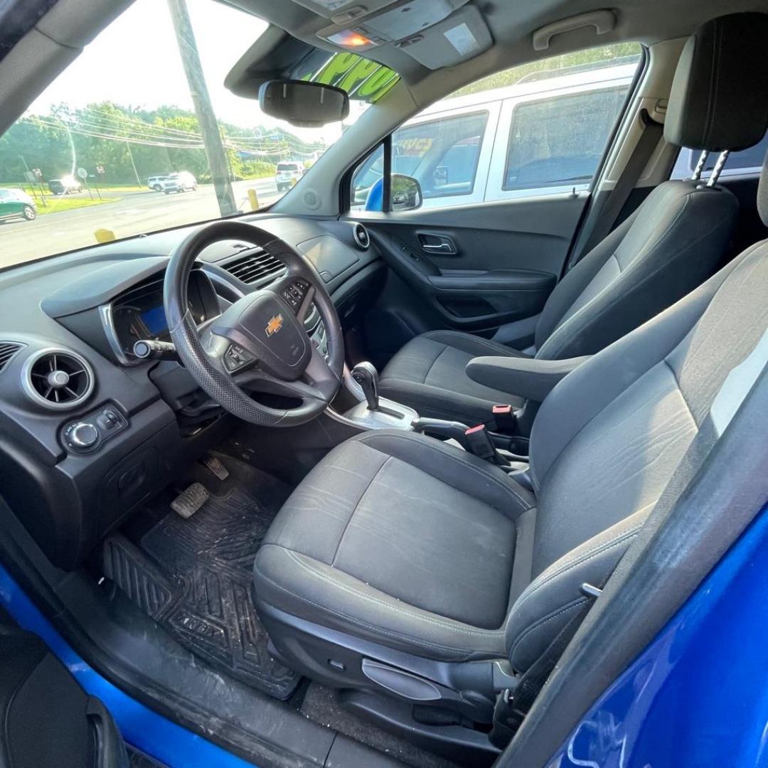 2015 BLUE CHEVROLET TRAX 1LT (KL7CJRSB5FB) with an 1.4L engine, Automatic transmission, located at 3338 US Rt. 60 East, Huntington, WV, 25705, (304) 733-9888, 38.411072, -82.379471 - Photo#8