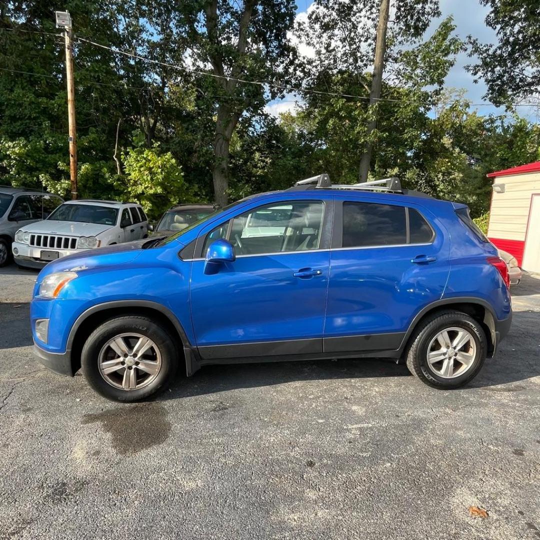 2015 BLUE CHEVROLET TRAX 1LT (KL7CJRSB5FB) with an 1.4L engine, Automatic transmission, located at 3338 US Rt. 60 East, Huntington, WV, 25705, (304) 733-9888, 38.411072, -82.379471 - Photo#5