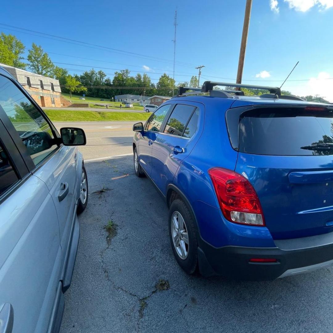 2015 BLUE CHEVROLET TRAX 1LT (KL7CJRSB5FB) with an 1.4L engine, Automatic transmission, located at 3338 US Rt. 60 East, Huntington, WV, 25705, (304) 733-9888, 38.411072, -82.379471 - Photo#4