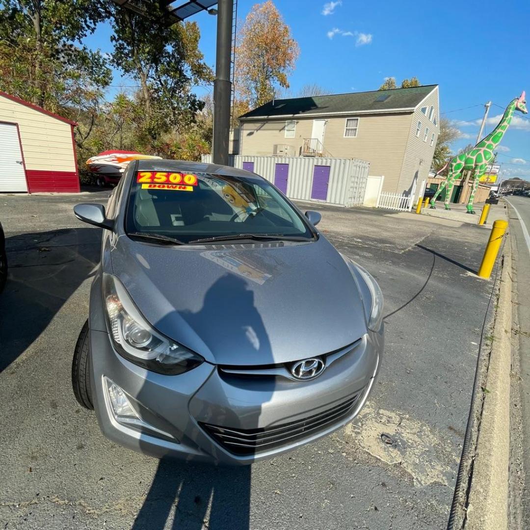 2015 GRAY HYUNDAI ELANTRA SE (5NPDH4AE1FH) with an 1.8L engine, Automatic transmission, located at 3338 US Rt. 60 East, Huntington, WV, 25705, (304) 733-9888, 38.411072, -82.379471 - Photo#0