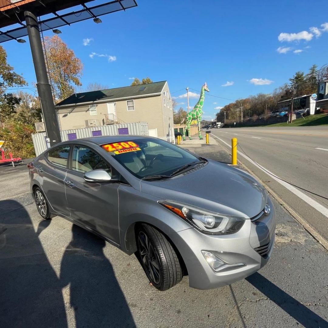 2015 GRAY HYUNDAI ELANTRA SE (5NPDH4AE1FH) with an 1.8L engine, Automatic transmission, located at 3338 US Rt. 60 East, Huntington, WV, 25705, (304) 733-9888, 38.411072, -82.379471 - Photo#1