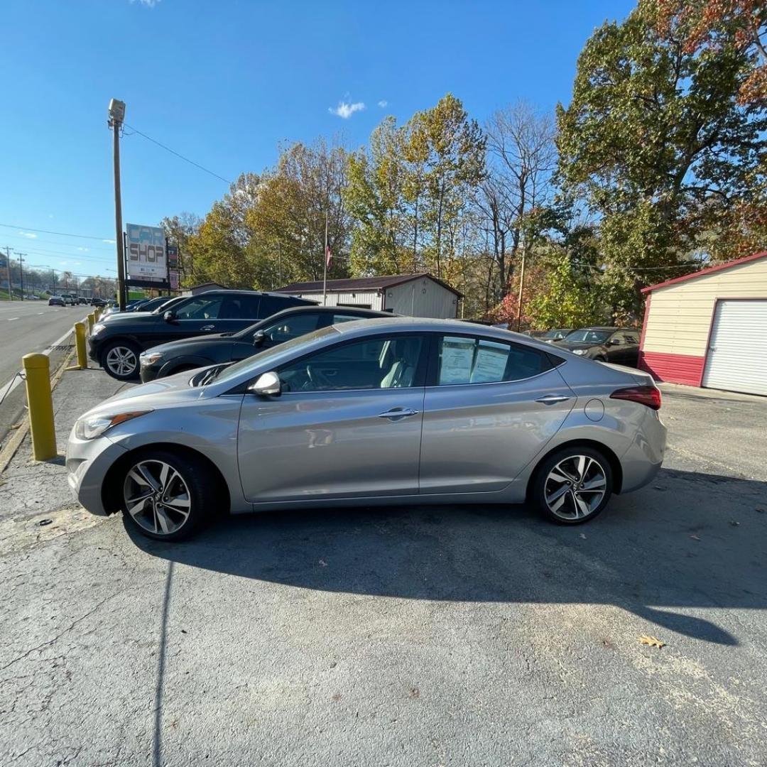 2015 GRAY HYUNDAI ELANTRA SE (5NPDH4AE1FH) with an 1.8L engine, Automatic transmission, located at 3338 US Rt. 60 East, Huntington, WV, 25705, (304) 733-9888, 38.411072, -82.379471 - Photo#2