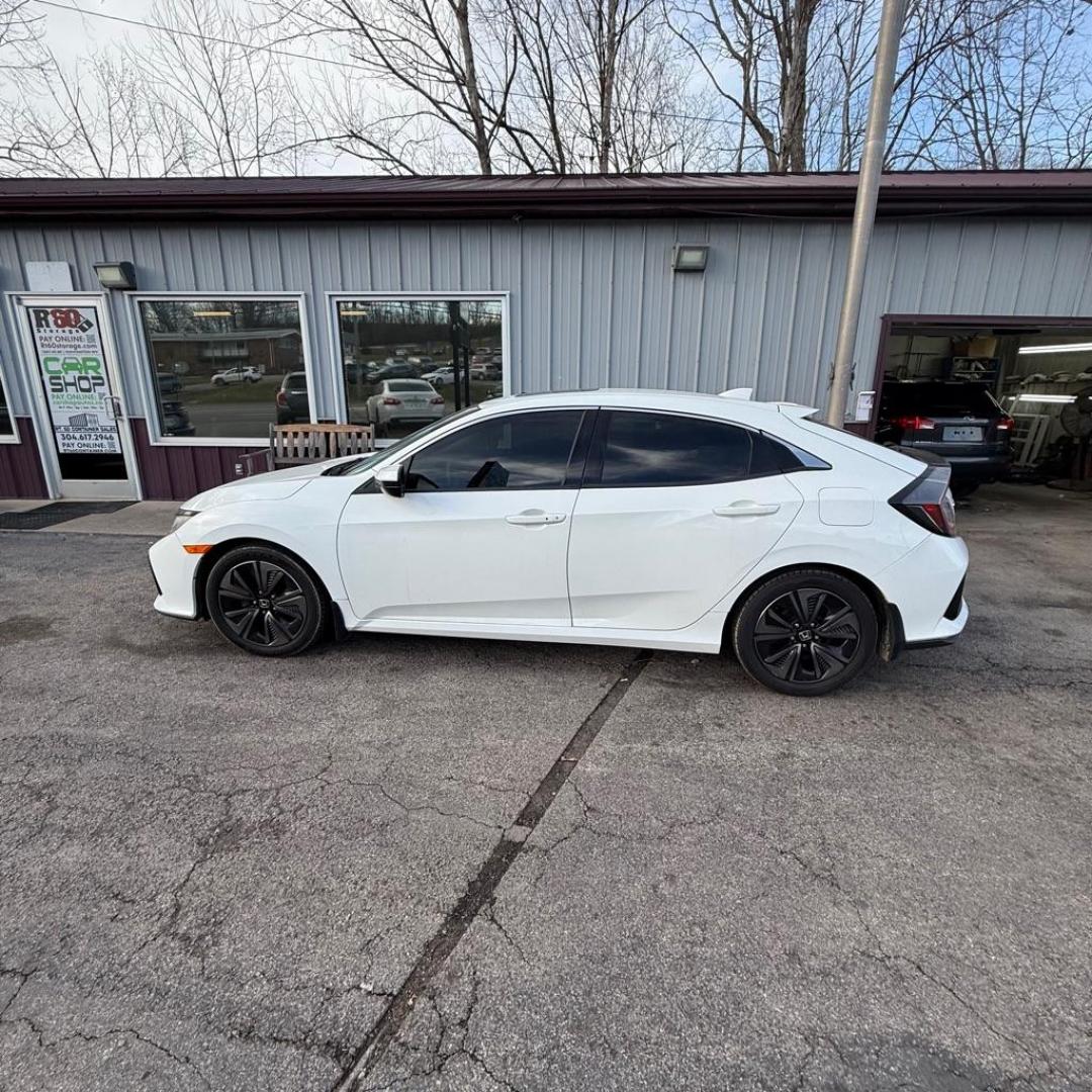 2017 WHITE HONDA CIVIC EX (SHHFK7H58HU) with an 1.5L engine, Continuously Variable transmission, located at 3338 US Rt. 60 East, Huntington, WV, 25705, (304) 733-9888, 38.411072, -82.379471 - Photo#0