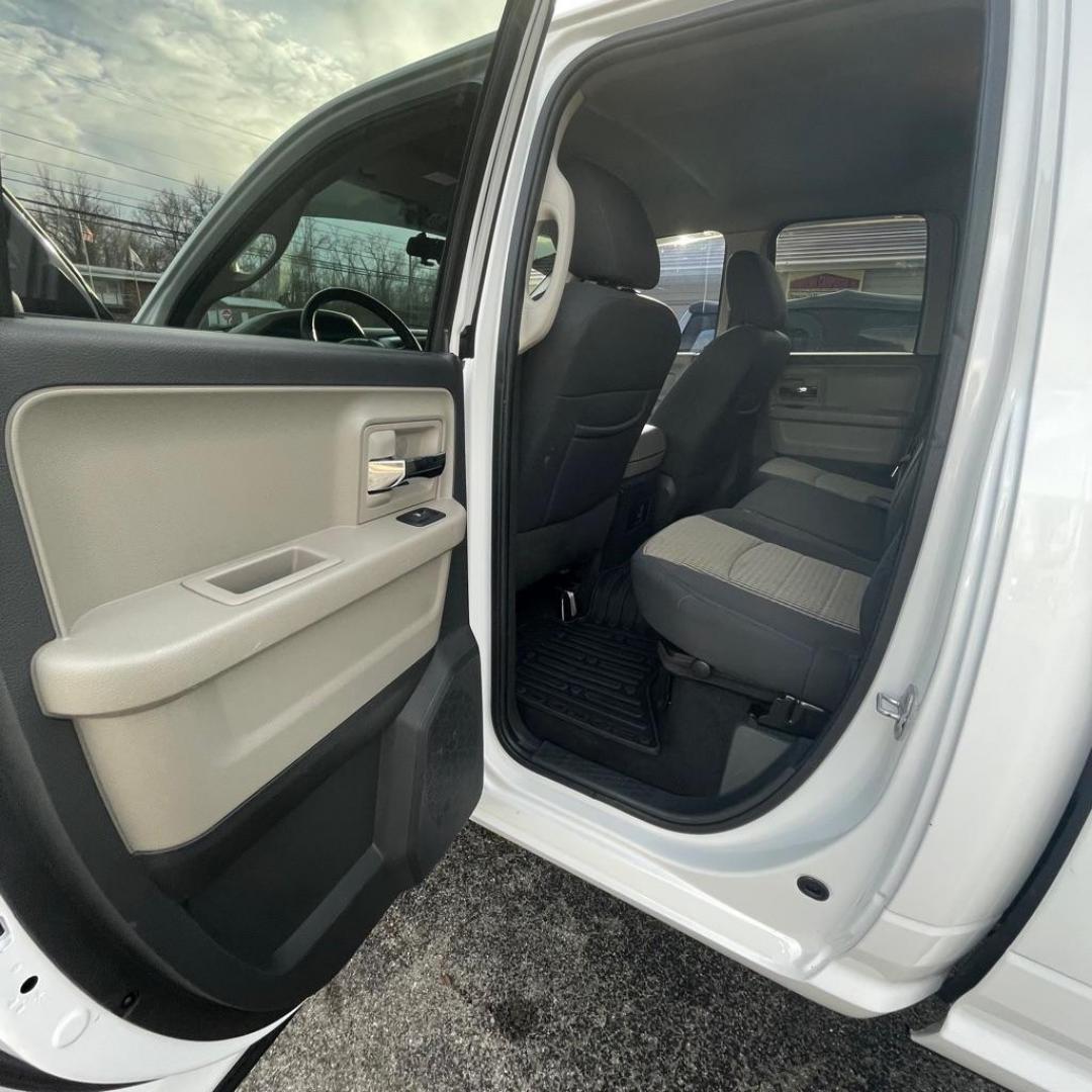 2012 WHITE DODGE RAM 1500 SLT BIG HORN (1C6RD7GT5CS) with an 5.7L engine, Automatic transmission, located at 3338 US Rt. 60 East, Huntington, WV, 25705, (304) 733-9888, 38.411072, -82.379471 - Photo#9