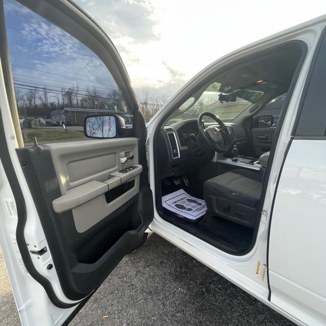 2012 WHITE DODGE RAM 1500 SLT BIG HORN (1C6RD7GT5CS) with an 5.7L engine, Automatic transmission, located at 3338 US Rt. 60 East, Huntington, WV, 25705, (304) 733-9888, 38.411072, -82.379471 - Photo#10